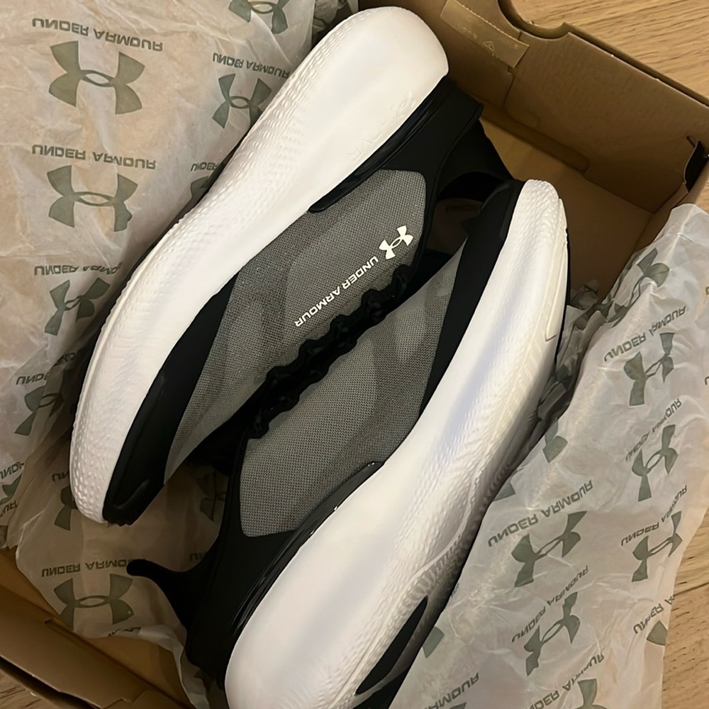 UA SlipSpeed Mega ripstop- unworn